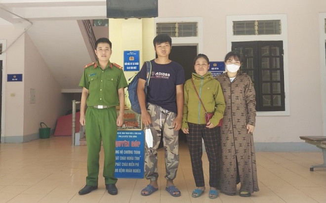 Nhờ công an giúp đỡ, chàng trai đoàn tụ với gia đình trong nước mắt sau 10 năm lưu lạc Ảnh 2
