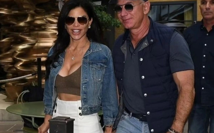 Phong cách thời trang của tỷ phú Jeff Bezos và bạn gái Ảnh 2