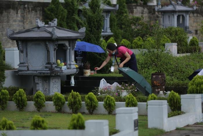 Xúc động nghi thức 'bông hồng cài áo' trong lễ Vu Lan báo hiếu Ảnh 2