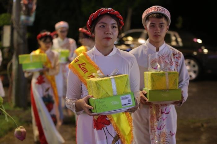 Xúc động nghi thức 'bông hồng cài áo' trong lễ Vu Lan báo hiếu Ảnh 12