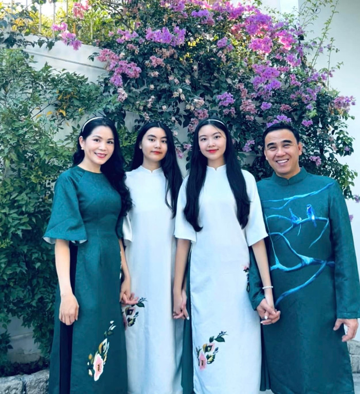 Vợ chồng MC Quyền Linh mong muốn các con sẽ thấu hiểu về lòng biết ơn, đồng cảm với các mảnh đời hoàn cảnh