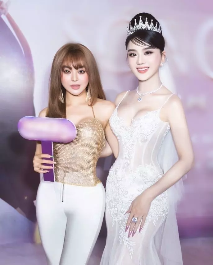 Dù rất đầu tư cho trang phục và kiểu tóc, makeup,... mỗi lần đi sự kiện nhưng Trang Nemo đều không chiếm được spotlight.