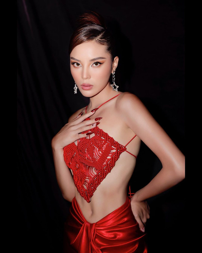 Thời gian gần đây người đẹp thường xuất hiện trong một số cuộc thi với vai trò là người 'cầm cân nảy mực'