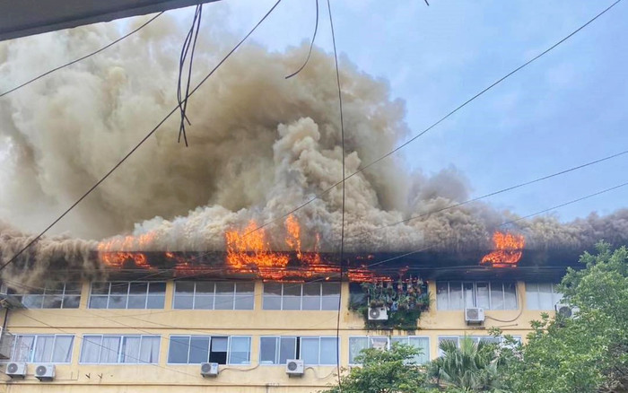 Cháy lớn tại tòa nhà văn phòng trên đường Trường Chinh Hà Nội Ảnh 2