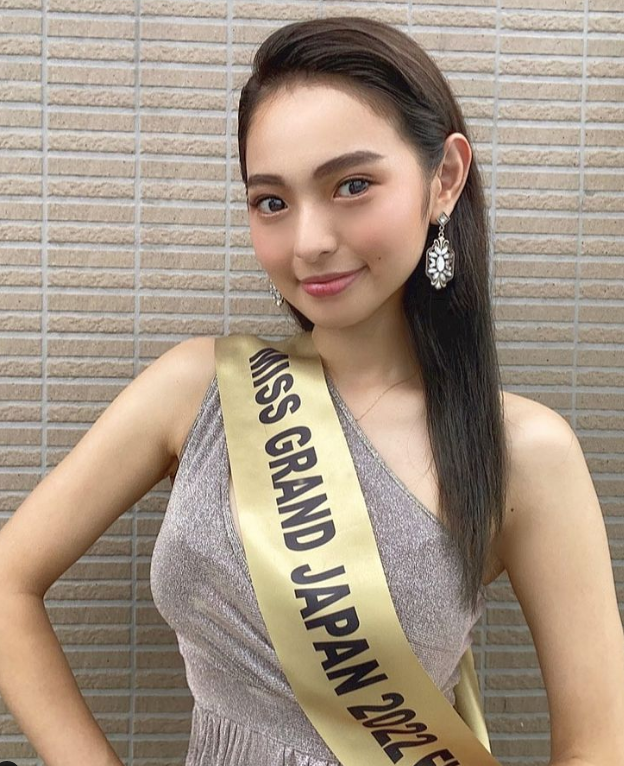 Từng đường nét trên khuôn mặt Seira Inoue đều rất hài hòa và đậm chất Á Đông. Bên cạnh đó, mỹ nhân sinh năm 1996 có khả năng bắn tiếng Anh như 'gió'. Đây là một lợi thế lớn cho xứ Anh Đào khi gửi chiến binh này đi thi quốc tế.