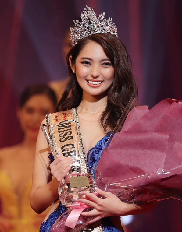 Ngắm nhan sắc của Tân Hoa hậu Hòa bình Nhật Bản, đại diện Việt Nam chuẩn bị 'làm mệt'? Ảnh 1