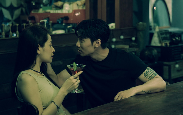 Chi Pu diễn cảnh 18+ với đàn em kém tuổi, dân tình 'hóng' chemistry trong phim kinh dị mới Ảnh 2