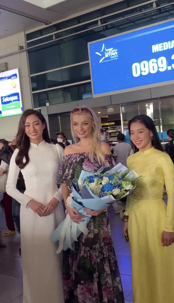 Diện áo dài trắng giản dị nhưng Lương Thùy Linh không hề bị lu mờ. Tạo hình nền nã, thanh lịch của người đẹp Cao Bằng đã nhận về nhiều lời khen ngợi.