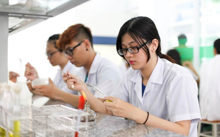 Học phí ngành y, dược tăng mạnh, có lo bỏ lọt thí sinh 'giỏi nhưng không giàu'? Ảnh 2