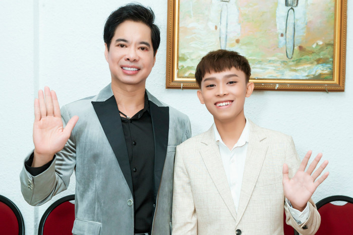 Khán giả vỡ òa khi nghe Hồ Văn Cường ngẫu hứng ngân nga một đoạn cải lương trên sân khấu Ảnh 5