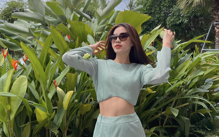 Hoa hậu Đỗ Hà khoe nhan sắc ngọt ngào tại Quy Nhơn, fan hâm mộ nhanh chóng tìm ra điểm bất thường Ảnh 2