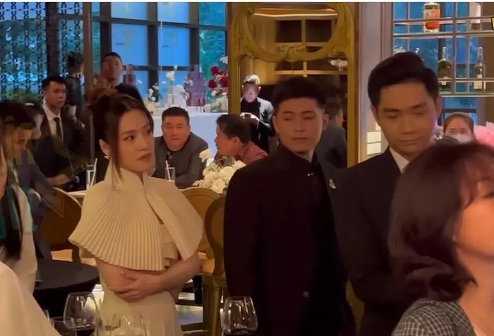 Với những khoảnh khắc đáng yêu cùng những lần tương tác đầy tình tứ, netizen càng có thêm niềm tin tin đồn yêu đương của cả hai là sự thật. 