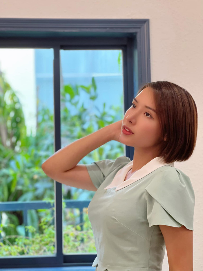 Trước khi quyết định xuống tóc, cô đã hiến tặng mái tóc dài cho Mạng lưới Ung thư vú Việt Nam