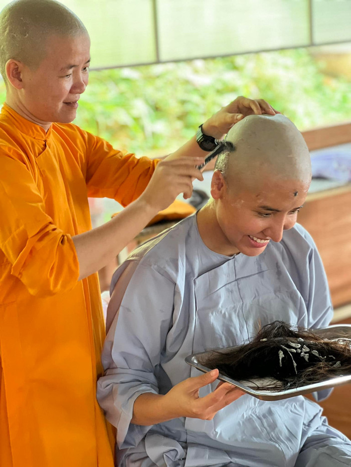 Khánh Phương và những người bạn đồng tu nguyện một lòng tu tập tinh tấn trên con đường chánh pháp