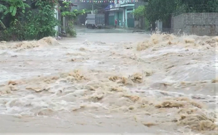 Mưa lũ kéo dài ở miền Bắc khiến 3 người tử vong, 4 người mất tích Ảnh 2
