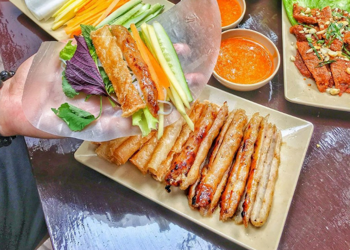 Nem nướng lụi thơm ngon