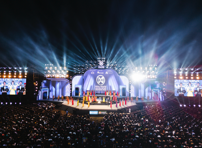 Cận cảnh sân khấu của đêm chung kết Miss World Vietnam khiến trang sắc đẹp Missosology của Phillipines phải dành nhiều lời khen 'có cánh'. 