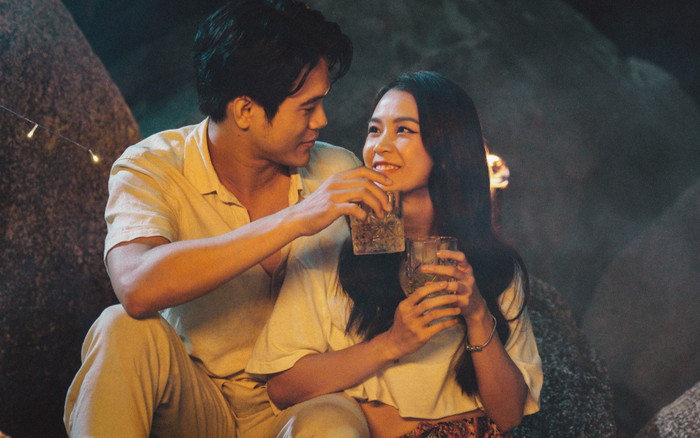 Lộ ảnh Sam tình tứ bên trai đẹp 'Mắt Biếc', showbiz thêm 1 cặp chị - em yêu nhau? Ảnh 2