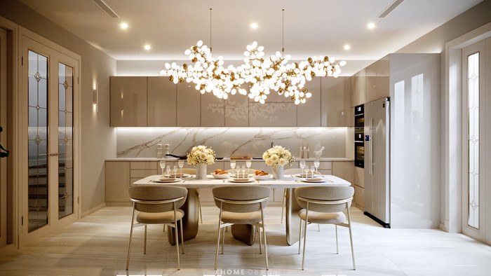 Phòng bếp có bàn ăn rộng rãi và trang bị đầy đủ thiết bị cần thiết.