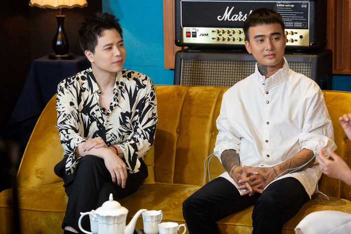 Đạt G trong talkshow Chuyện Chúng Ta của Trịnh Thăng Bình.