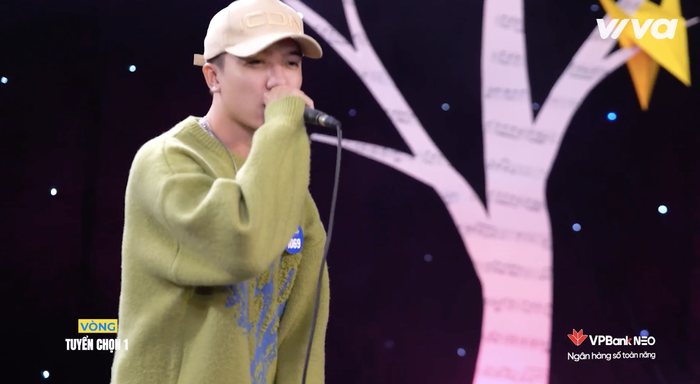 Anh chàng sở hữu ngoại hình giống S.T Sơn Thạch, được ví von là 'em trai S.T Sơn Thạch'.