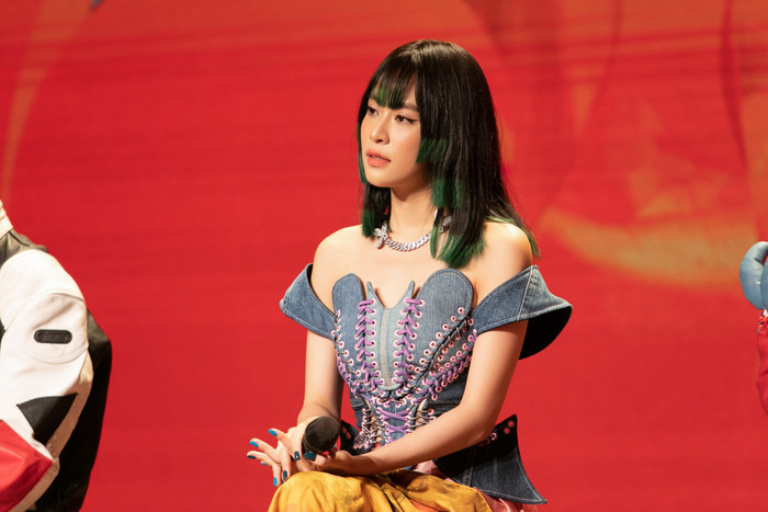 Không chỉ nỗ lực trong âm nhạc, trước đây, Hoàng Thùy Linh còn có những cố gắng không ngừng nghỉ trong học tập.