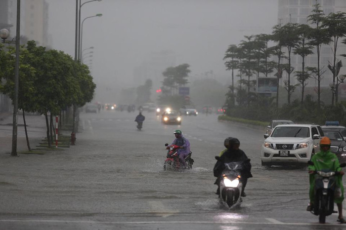 Lại xuất hiện áp thấp nhiệt đới trên biển Đông, Bắc Bộ có mưa rào và giông Ảnh 1