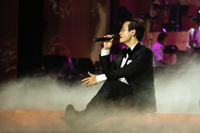 Hà Anh Tuấn cũng khiến khán giả phấn khích với loạt 'hit' trong hai đêm nhạc ở TP HCM.