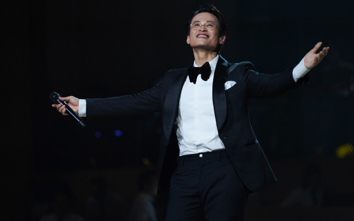 Khán giả trong đêm nhạc của Hà Anh Tuấn: Dành tặng hơn nửa tỷ đồng để giúp đỡ cho trẻ em kém may mắn Ảnh 2