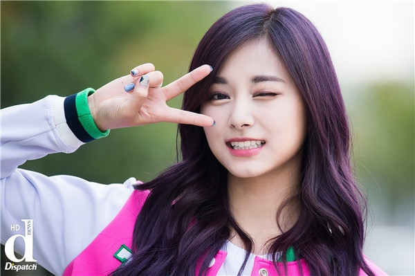 Điểm danh các nữ idol tóc tím đẹp nhất Kbiz: Irene, Tzuyu, Jisoo liệu có bị lép vế trước đàn em Gen 4? Ảnh 4