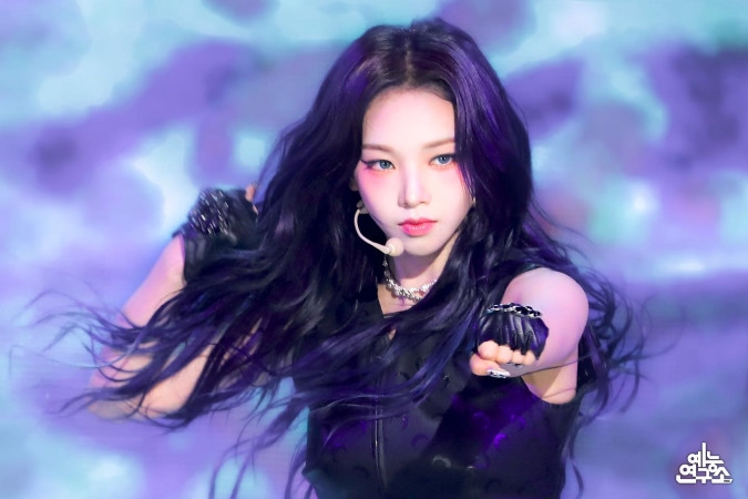 Điểm danh các nữ idol tóc tím đẹp nhất Kbiz: Irene, Tzuyu, Jisoo liệu có bị lép vế trước đàn em Gen 4? Ảnh 2