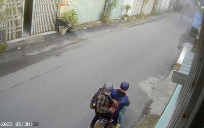 Bị phát hiện trộm chó, đối tượng dùng bình xịt hơi cay tấn công chủ nhà Ảnh 2