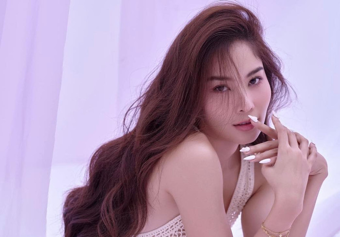 Bản thân Lệ Nam cũng không thể hiểu được mình lại rơi vào tình huống huống 'dở khóc, dở cười' thế này đây.