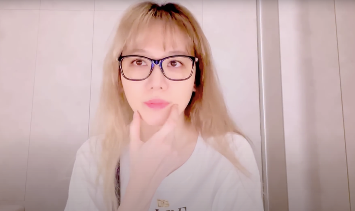 Bà xã Trấn Thành công khai việc bị liệt một bên cơ mặt.