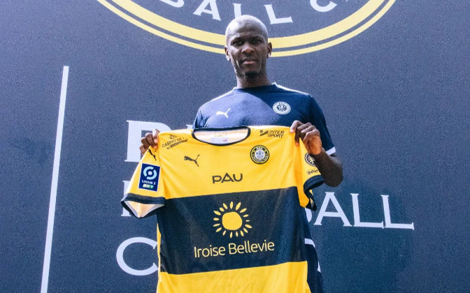 Pau FC ký hợp đồng với một tiền đạo mới Ảnh 2