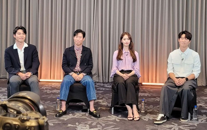 Hyun Bin tiếp tục ngồi 'xa cách' Yoona khi quảng bá phim, nguyên nhân sợ Son Ye Jin ghen? Ảnh 2