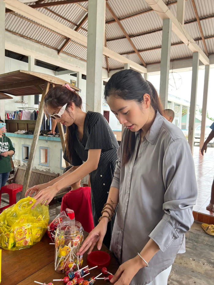 Nam Em cùng chị - Lệ Nam làm thiện nguyện hậu Miss World Vietnam 2022.