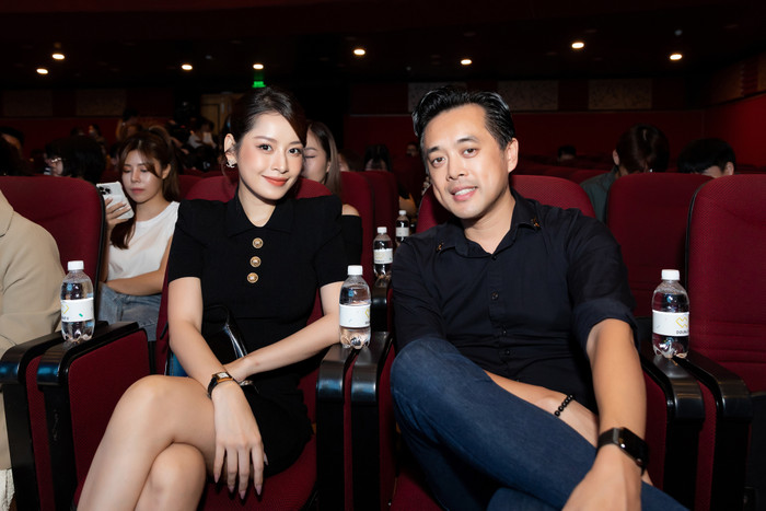 Chi Pu vui vẻ trò chuyện cùng nhạc sĩ Dương Khắc Linh