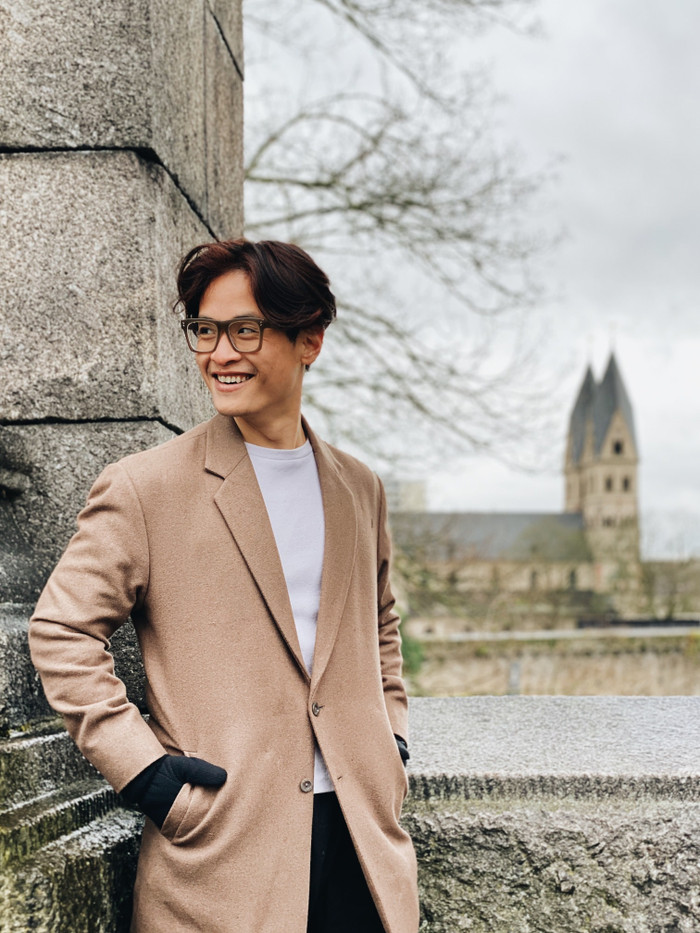 Giữa vườn âm nhạc trẻ đa màu sắc hiện nay, người ta vẫn dừng chân lại ở sự lãng mạn của Tuyết rơi mùa hè , nét dịu dàng trong trẻo Em về tinh khôi hay một chút nhẹ nhàng sâu lắng ở Đợi em đến hoa cũng tàn.