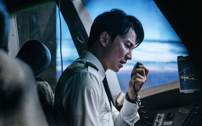 Hạ Cánh Khẩn Cấp của Song Kang Ho, Lee Byung Hun có doanh thu cao nhất ở Việt Nam năm 2022 Ảnh 2