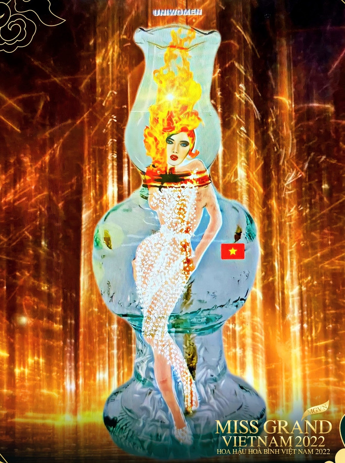 'Tắt Đèn' được lấy cảm hứng từ đèn dầu trong phong tục tín ngưỡng của người Việt xưa và nay dễ thấy khi chúng ta vào đình, chùa, miếu mạo hay trên bàn thờ cúng tại gia đình đều bắt gặp sự tồn tại của đèn dầu, nó được đặt trang trọng trên bàn thờ để giữ lửa và để lấy lửa thắp hương trong các kì cúng lễ hay giỗ chạp.