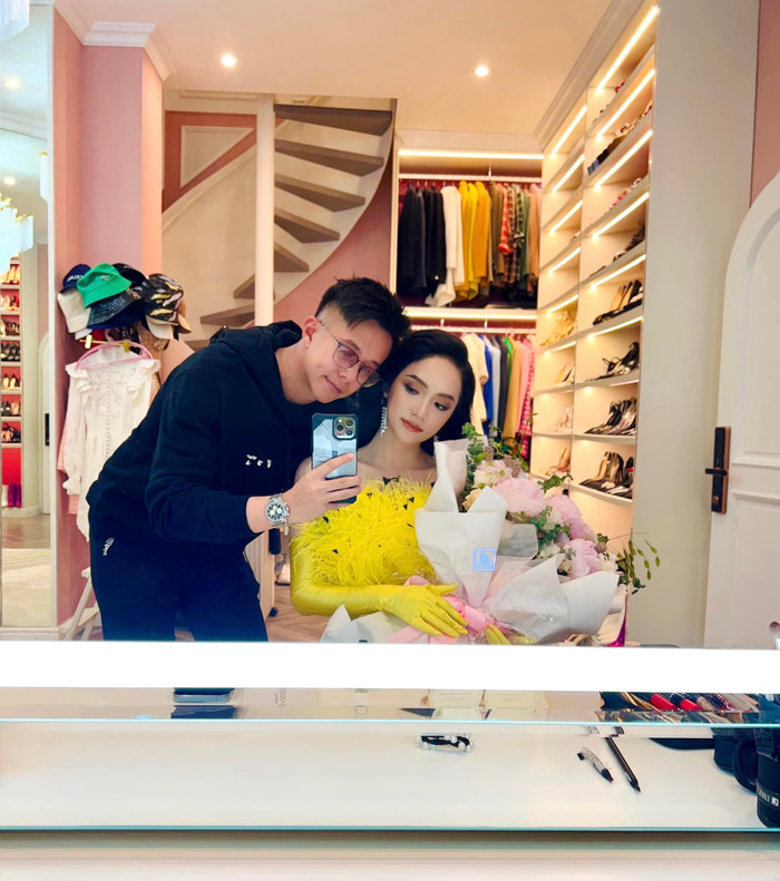 Cặp đôi vừa kỉ niệm 2 năm hẹn hò vào hồi tháng 6 vừa qua, đứng trước nghi vấn rạn nứt Matt Liu và Hương Giang đều lựa chọn thái độ im lặng