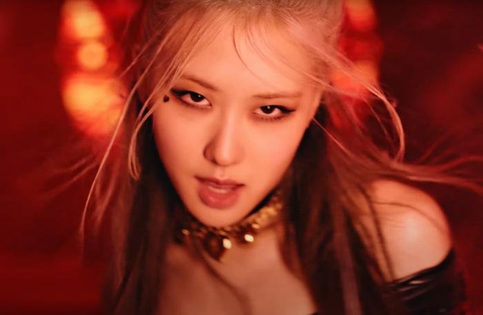 Nghe tin BlackPink ra MV, Hoa hậu Thùy Tiên bỏ ngang buổi chụp ảnh để cày view Ảnh 6