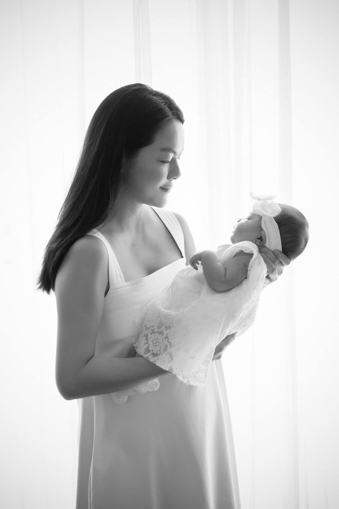 Phạm Quỳnh Anh và bé Zoey.
