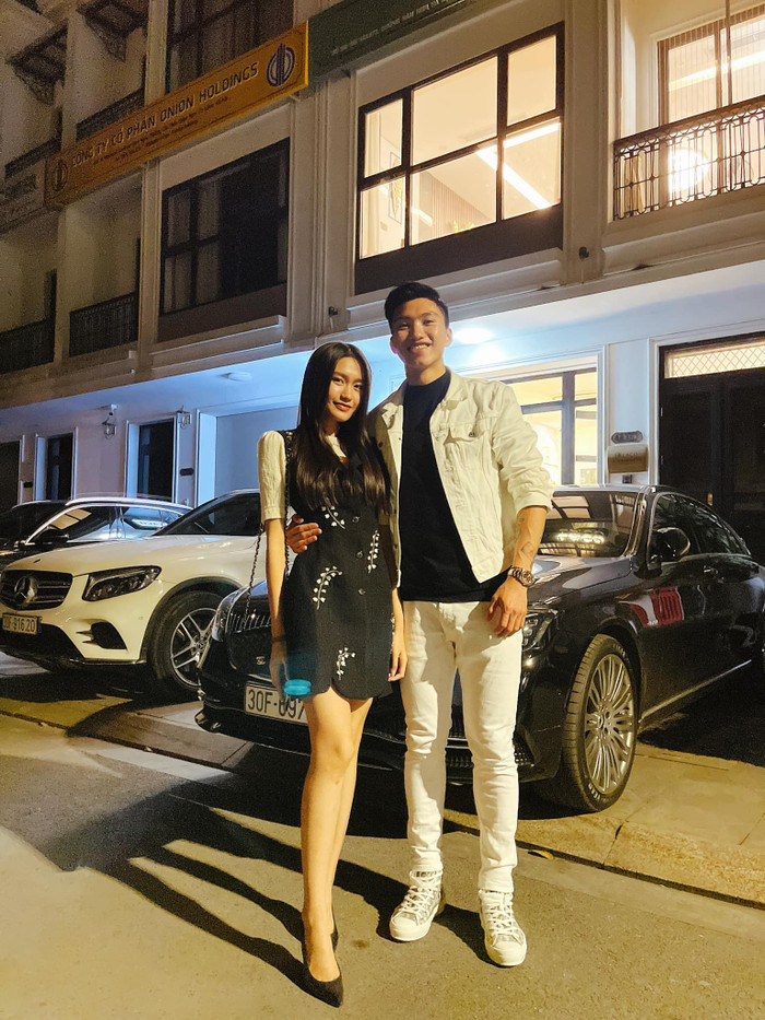 Doãn Hải My tình tứ bên Đoàn Văn Hậu.