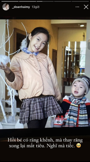 Doãn Hải My bên em trai ruột.