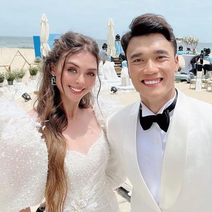 Chỉ sau 1 tháng lên xe hoa, cặp đôi thông báo tin vui đến người hâm mộ. 