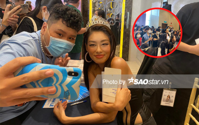 Fan meeting Á hậu Thảo Nhi Lê: Dòng người 'rồng rắn lên mây', mang bánh tráng muối tôm đến tặng nàng Hậu Ảnh 2