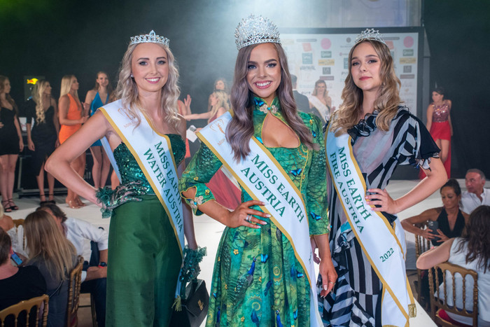 Vẻ đẹp sang trọng của đại diện Áo tại Miss Earth: Át vía Thạch Thu Thảo về trình độ nuốt mic Ảnh 2