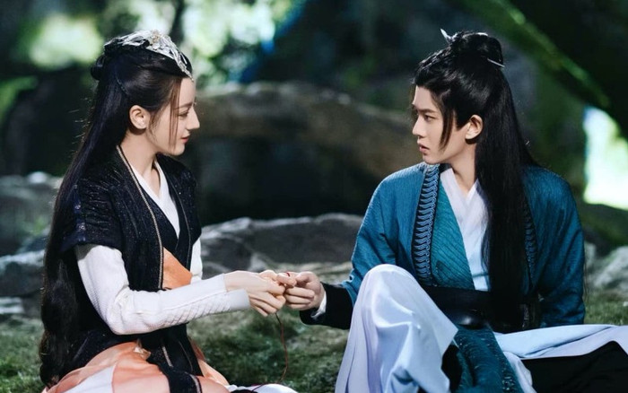 Thân thiết khi Ngự Giao Ký chiếu, fan Địch Lệ Nhiệt Ba và Nhậm Gia Luân giờ đây lại quay ra 'chiến' nhau Ảnh 2